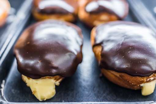 9 Best Doughnut Shops in Massachusetts!