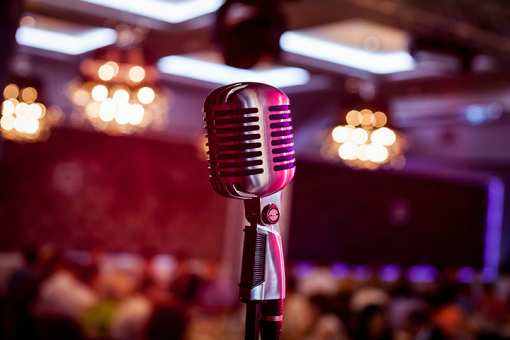 The 8 Best Karaoke Bars in Massachusetts!